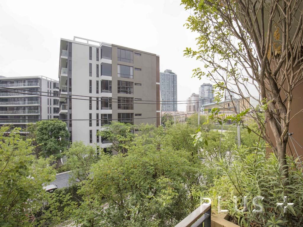 Resort style condo embraced by big trees