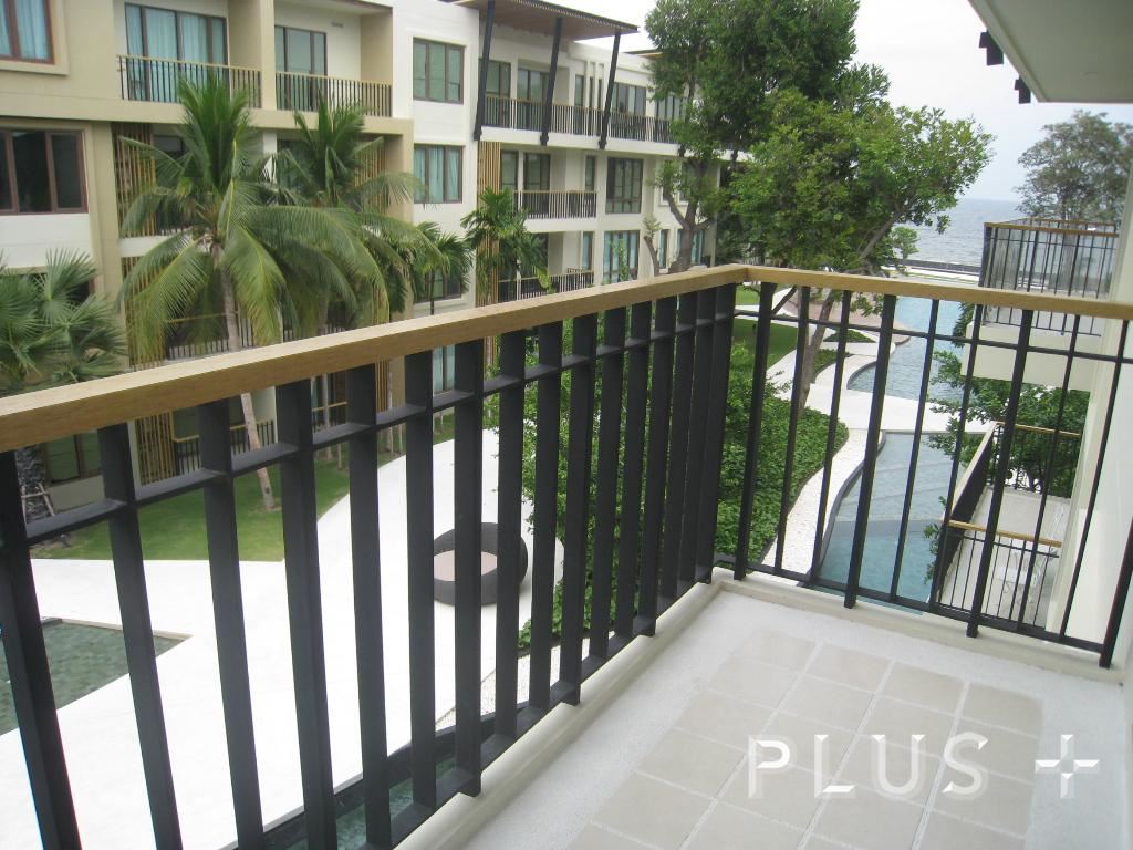 Condo with 230m pool easy access to city