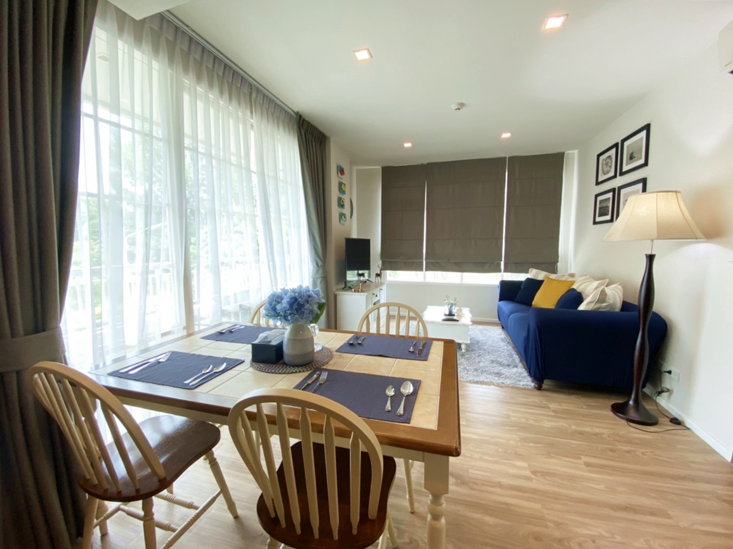 A wonderful condominium boasting bright, expansive and airy living space.