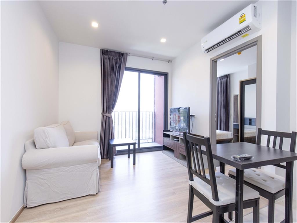 Nice condo plus shuttle to airport link
