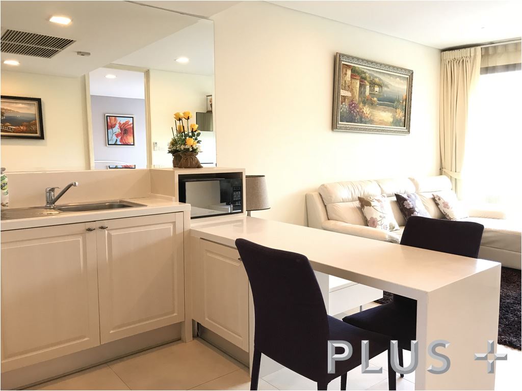 fully furnished condo, by the canal