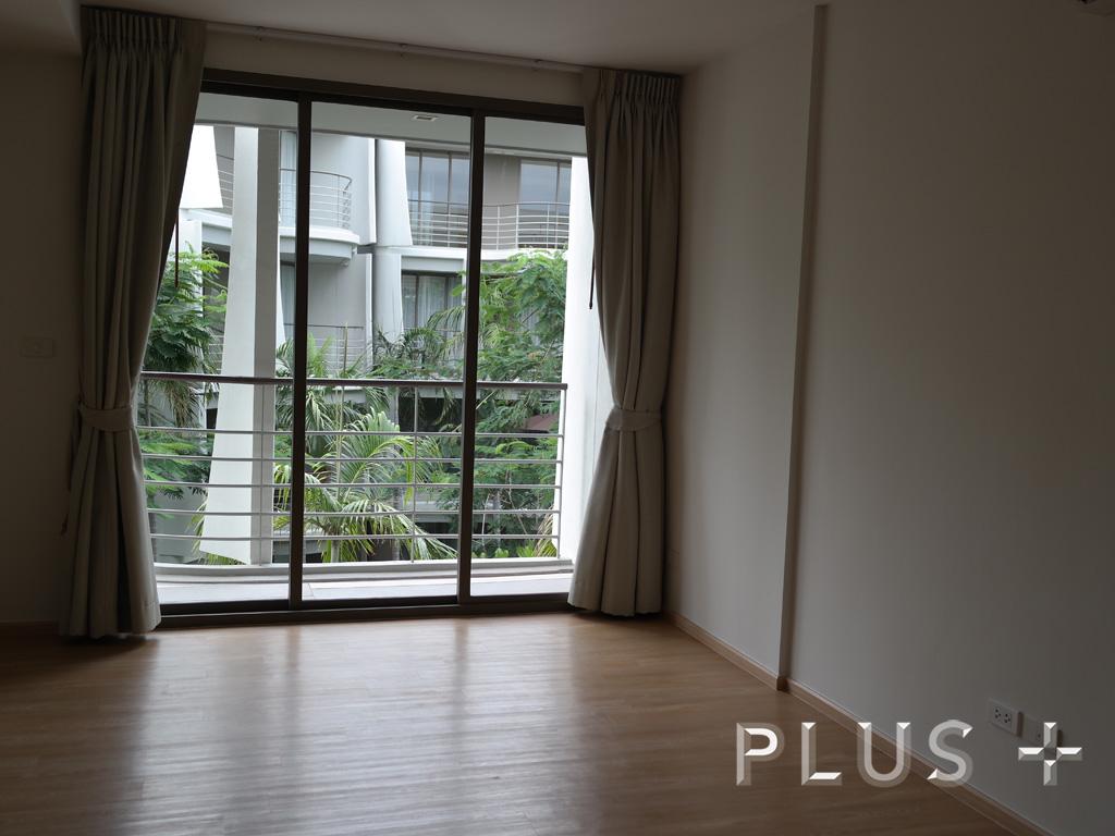 Stunning 1 bedroom unit with garden view
