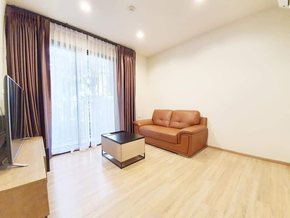 Nice condo plus shuttle to airport link